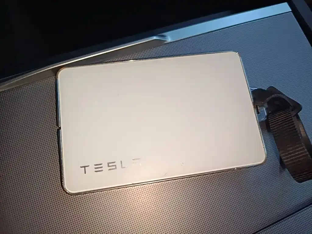 Tesla Model 3 — фото 4