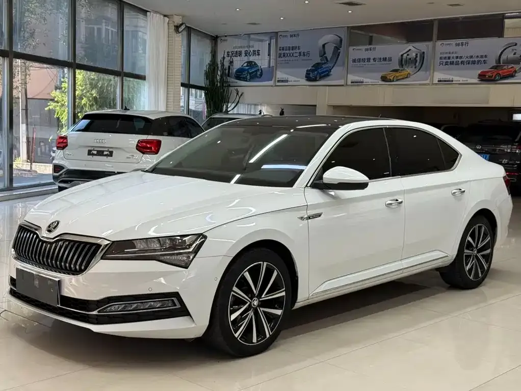 Skoda Superb — фото 1
