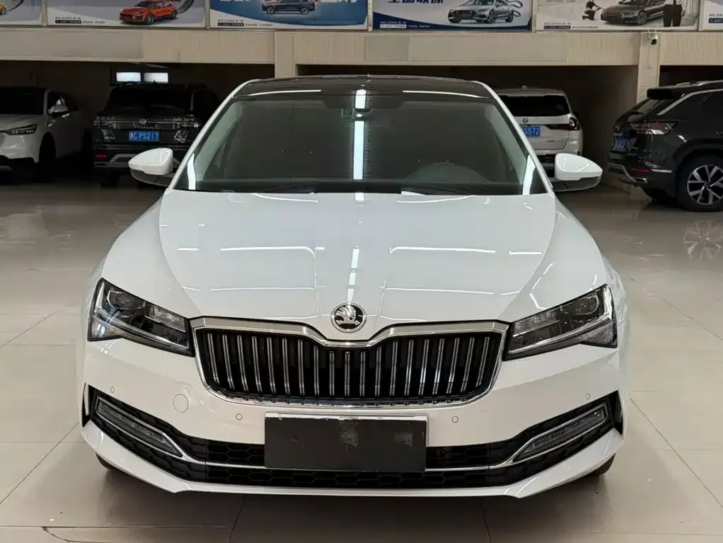 Skoda Superb — фото 8
