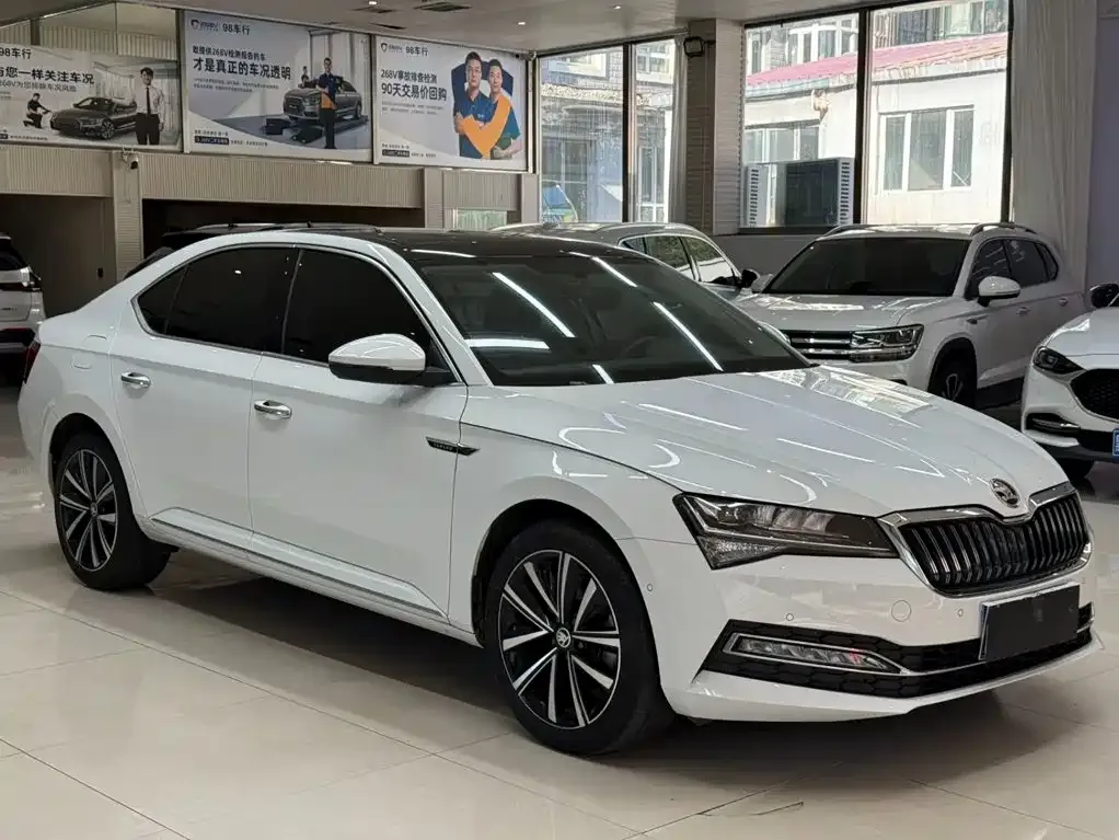 Skoda Superb — фото 9