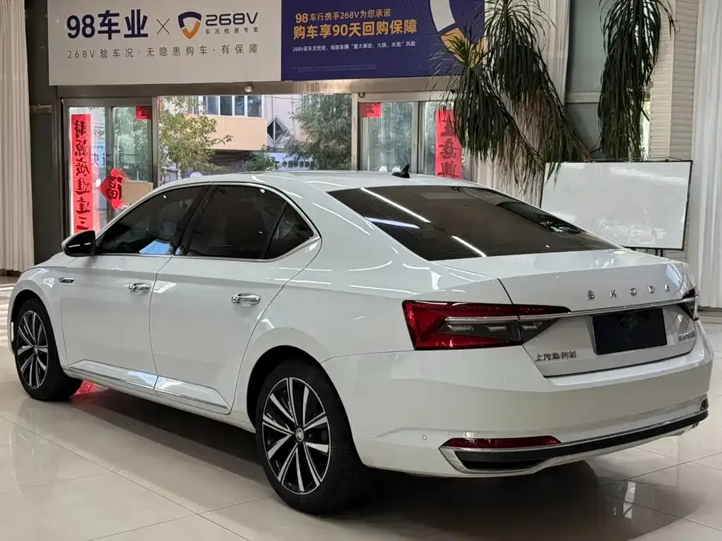 Skoda Superb — фото 10