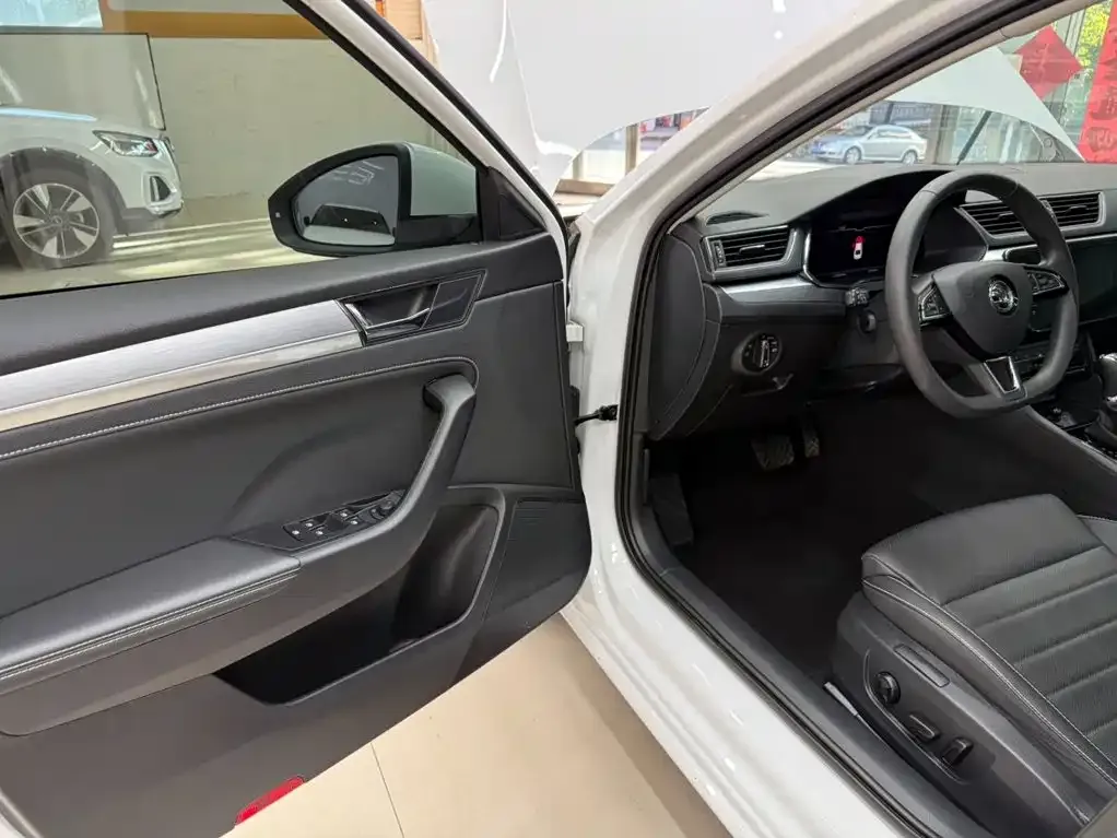 Skoda Superb — фото 5