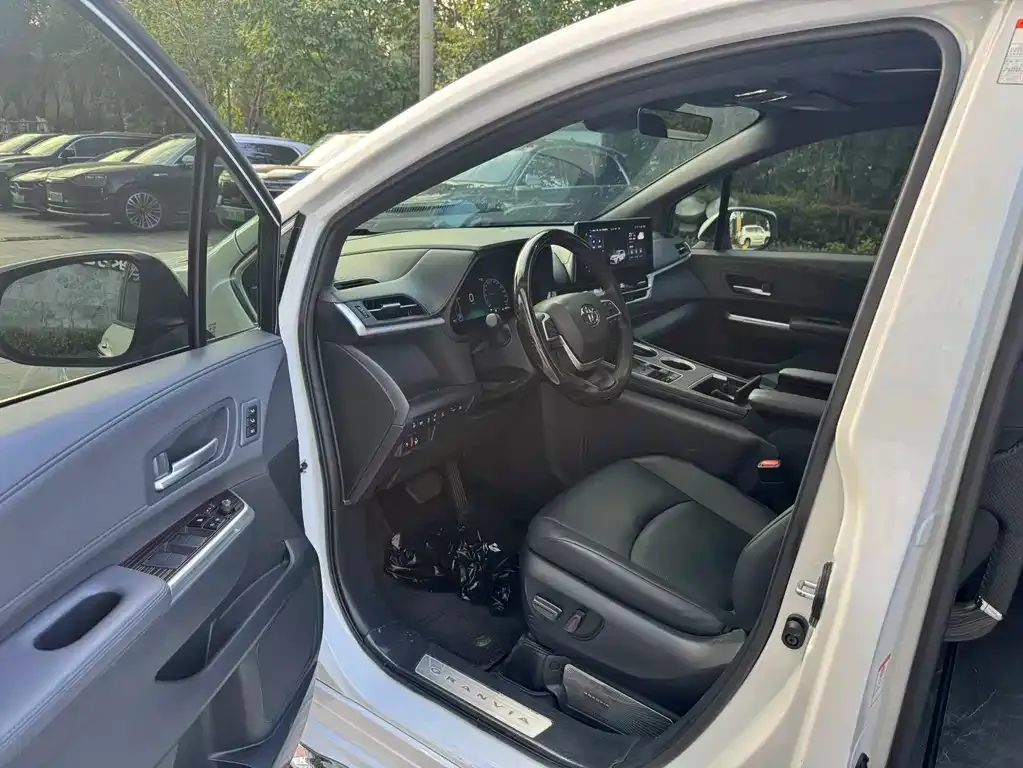 Toyota Granvia — фото 9