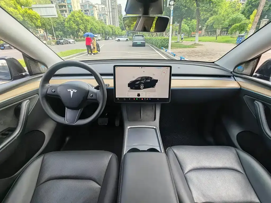 Tesla Model Y — фото 5