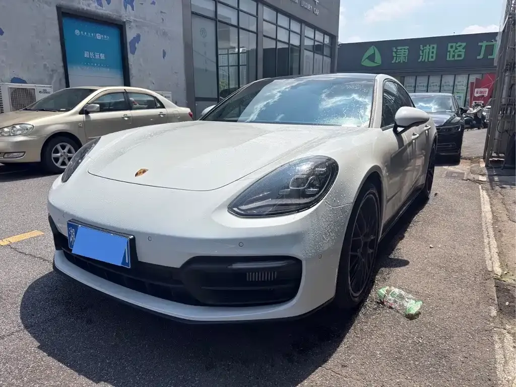 Porsche Panamera — фото 1