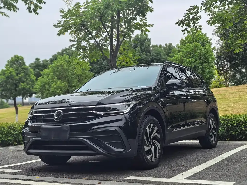 Volkswagen Tiguan L — фото 9