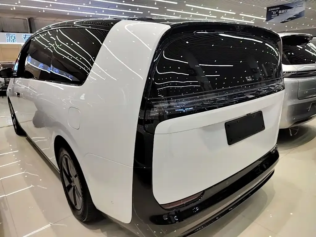 Li Auto MEGA — фото 6