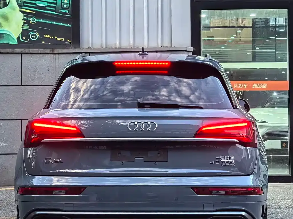 Audi Q5L — фото 8