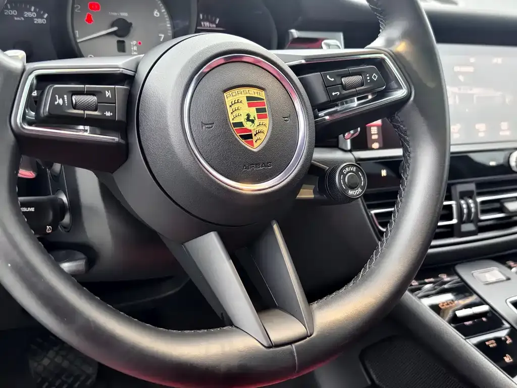 Porsche Macan — фото 8