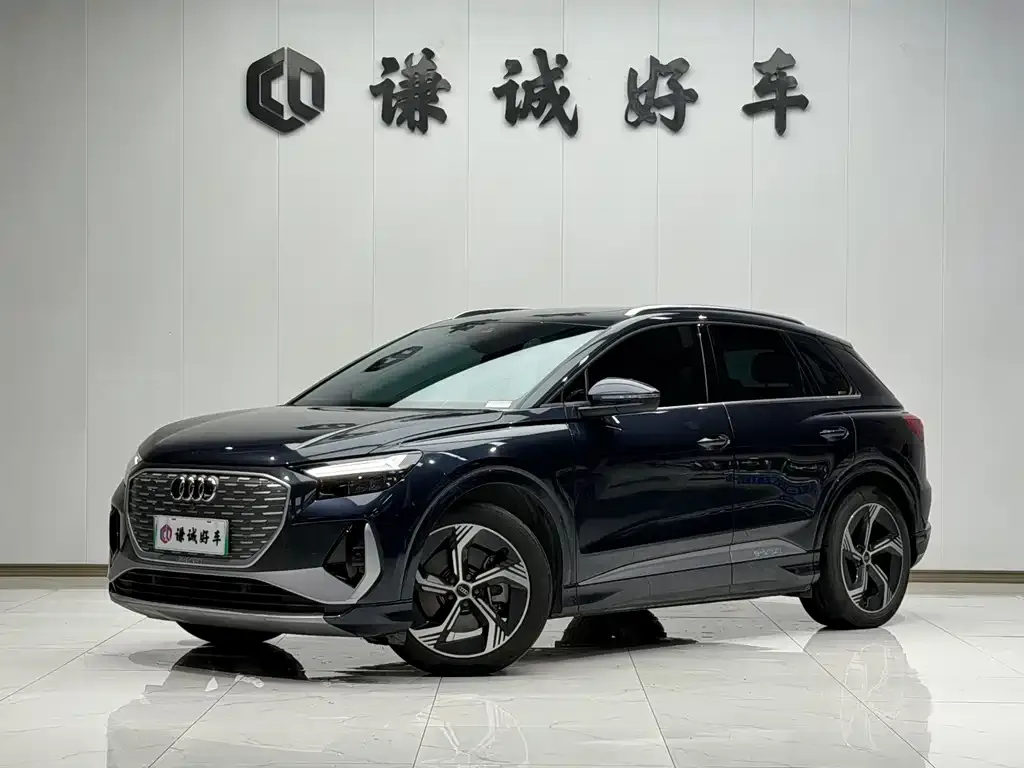 Audi Q4 e-tron — фото 1