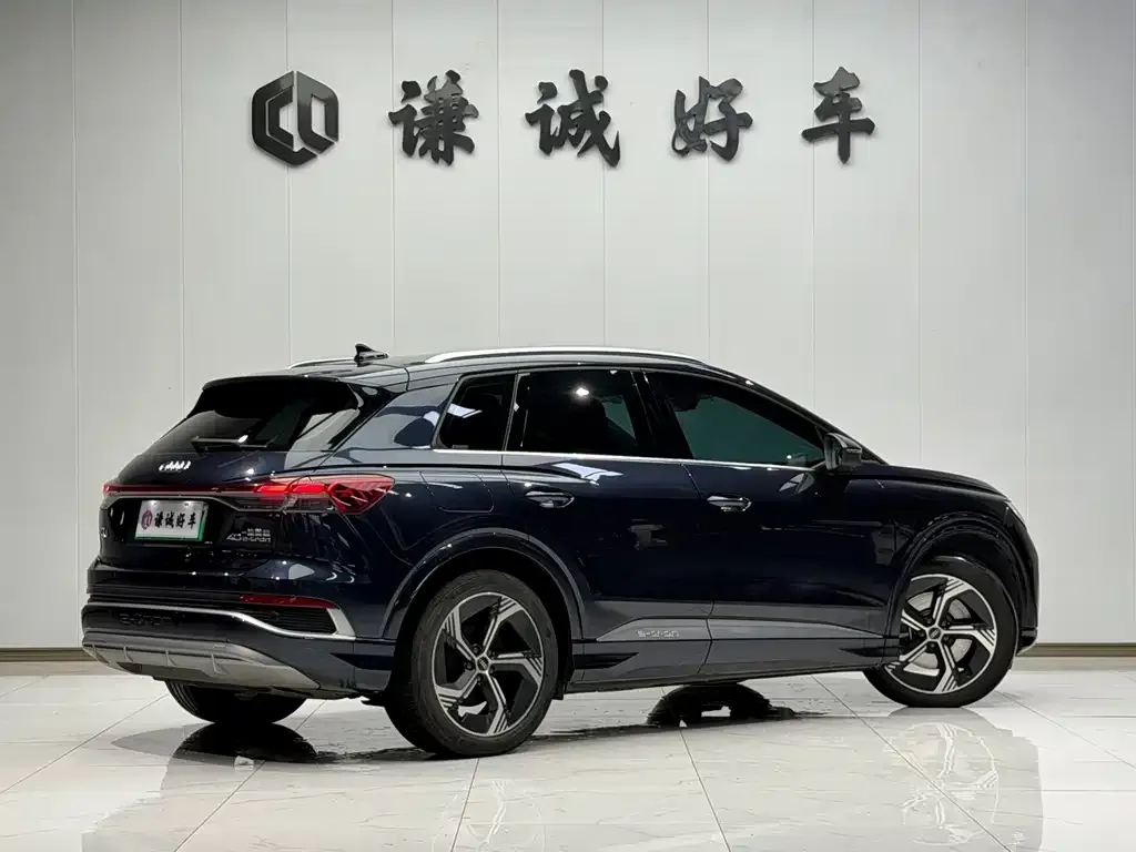 Audi Q4 e-tron — фото 3