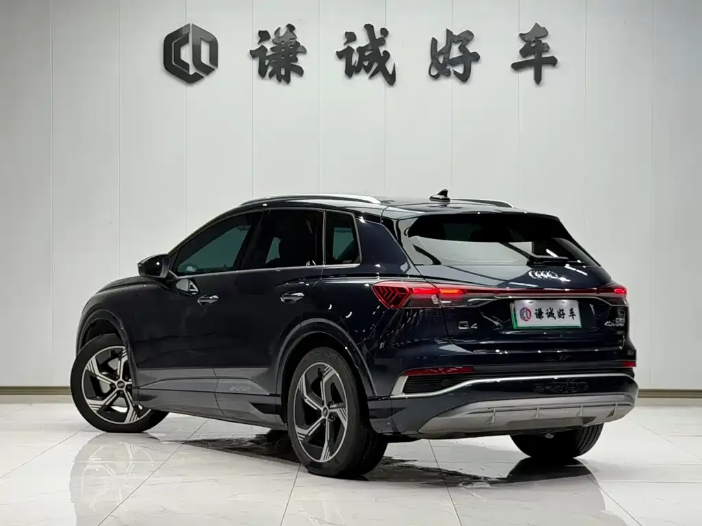 Audi Q4 e-tron — фото 8