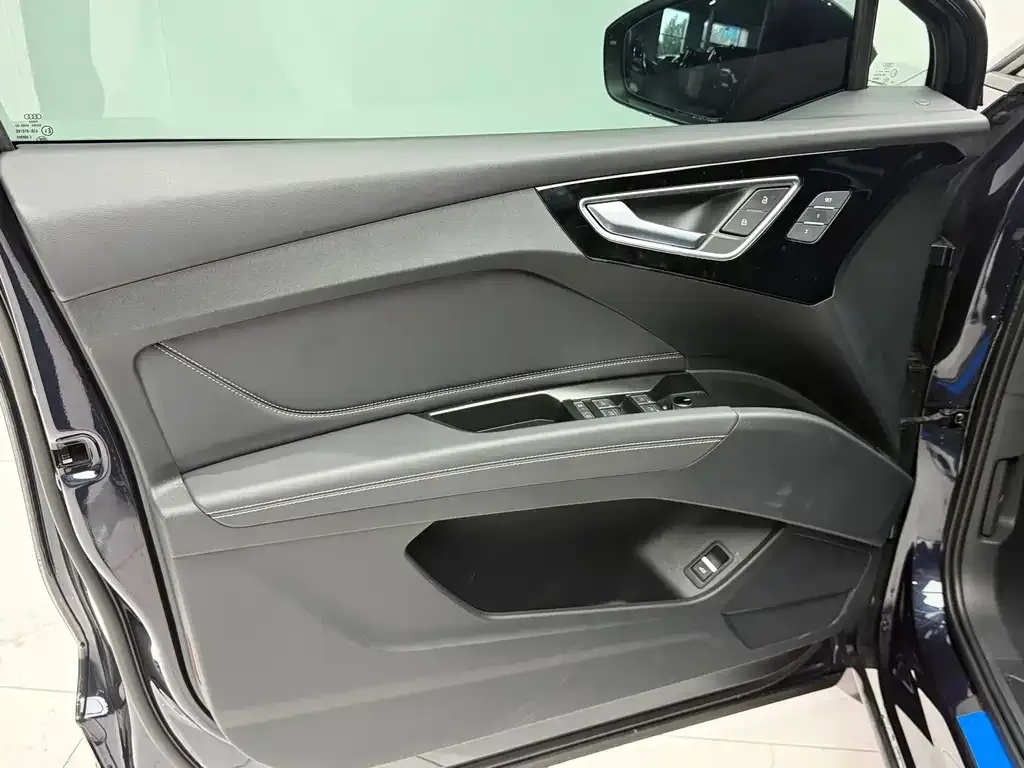 Audi Q4 e-tron — фото 10