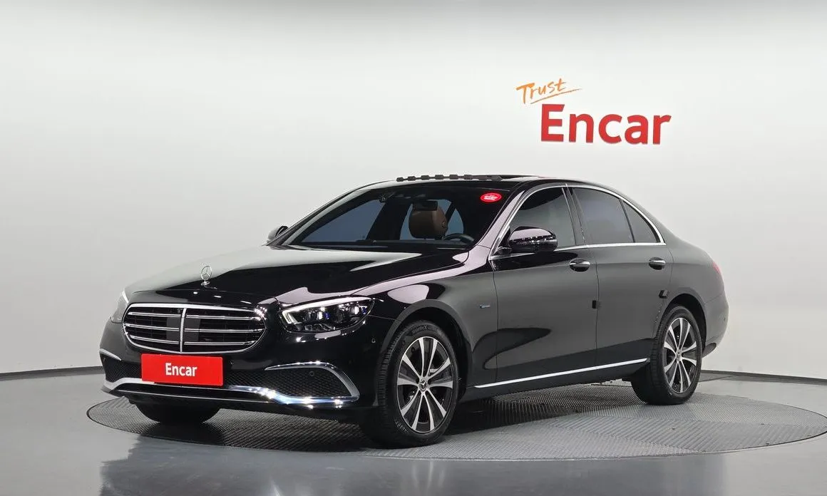 Mercedes-Benz E-Class — фото 1
