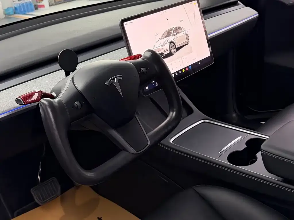 Tesla Model Y — фото 10