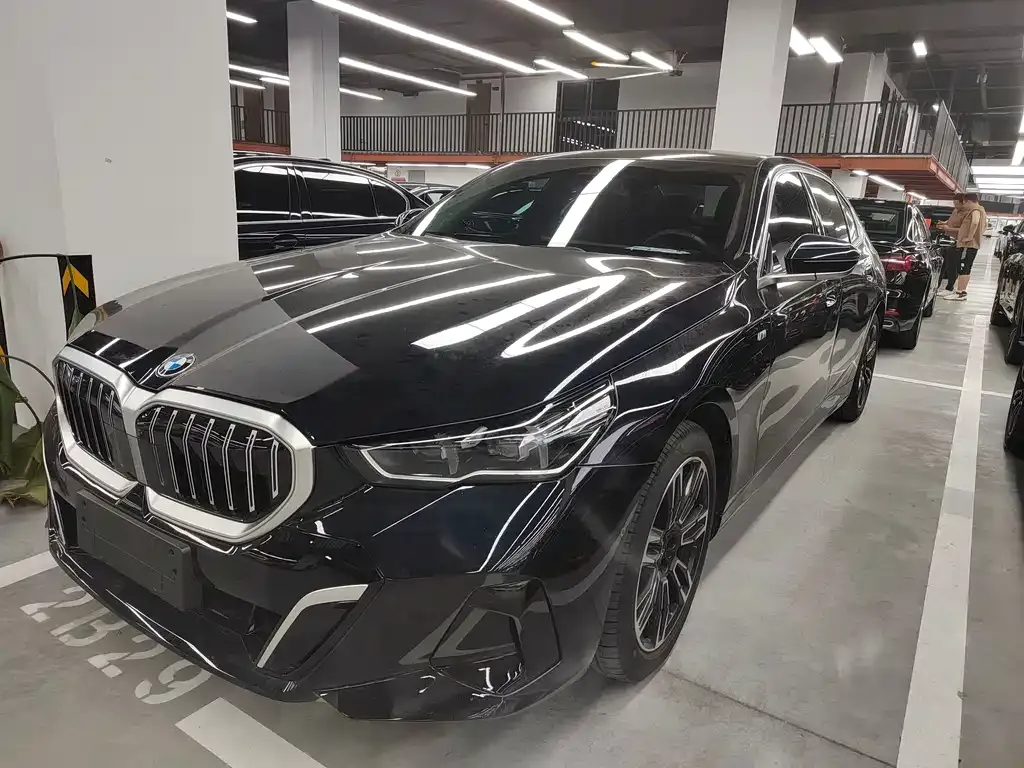 BMW 5 Series — фото 1