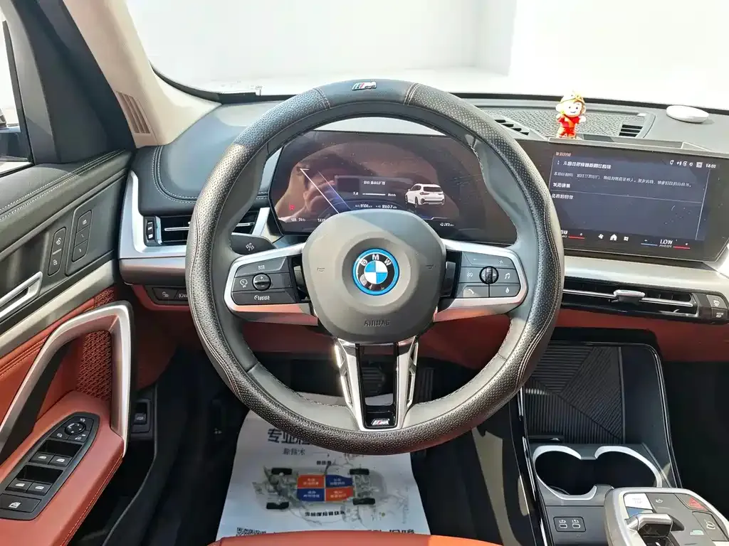 BMW iX1 — фото 10