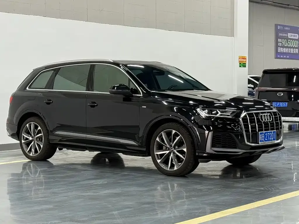 Audi Q7 — фото 1