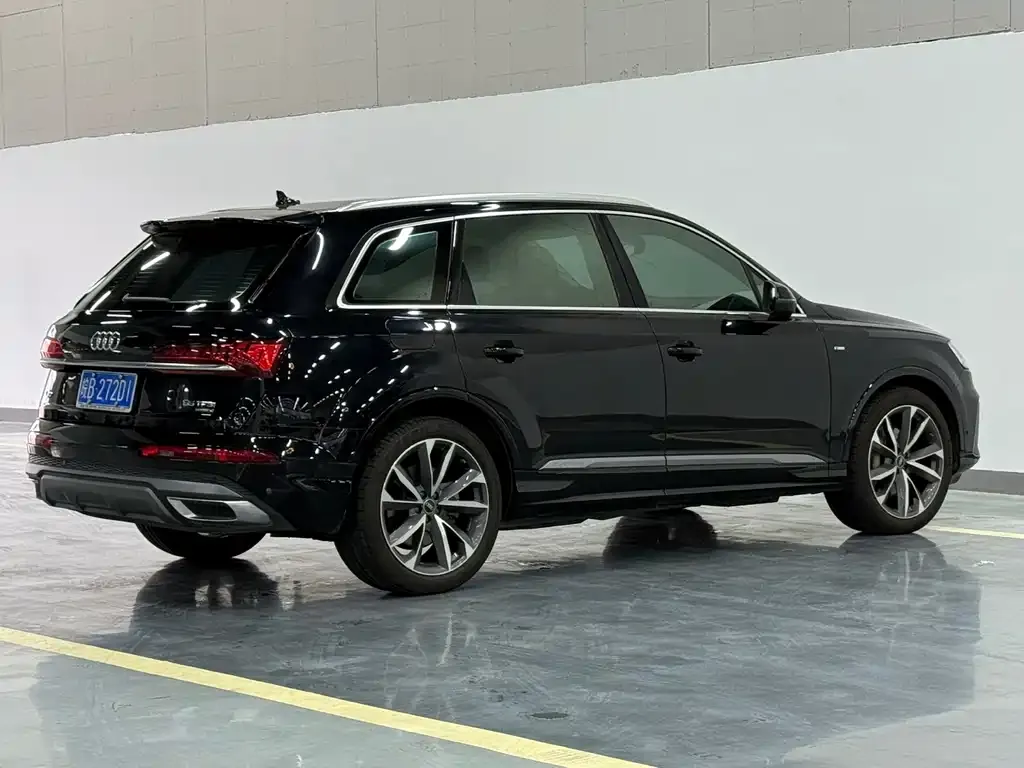Audi Q7 — фото 9