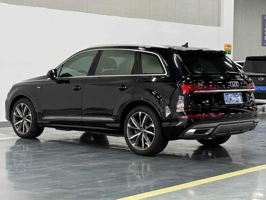 Audi Q7 — фото 10