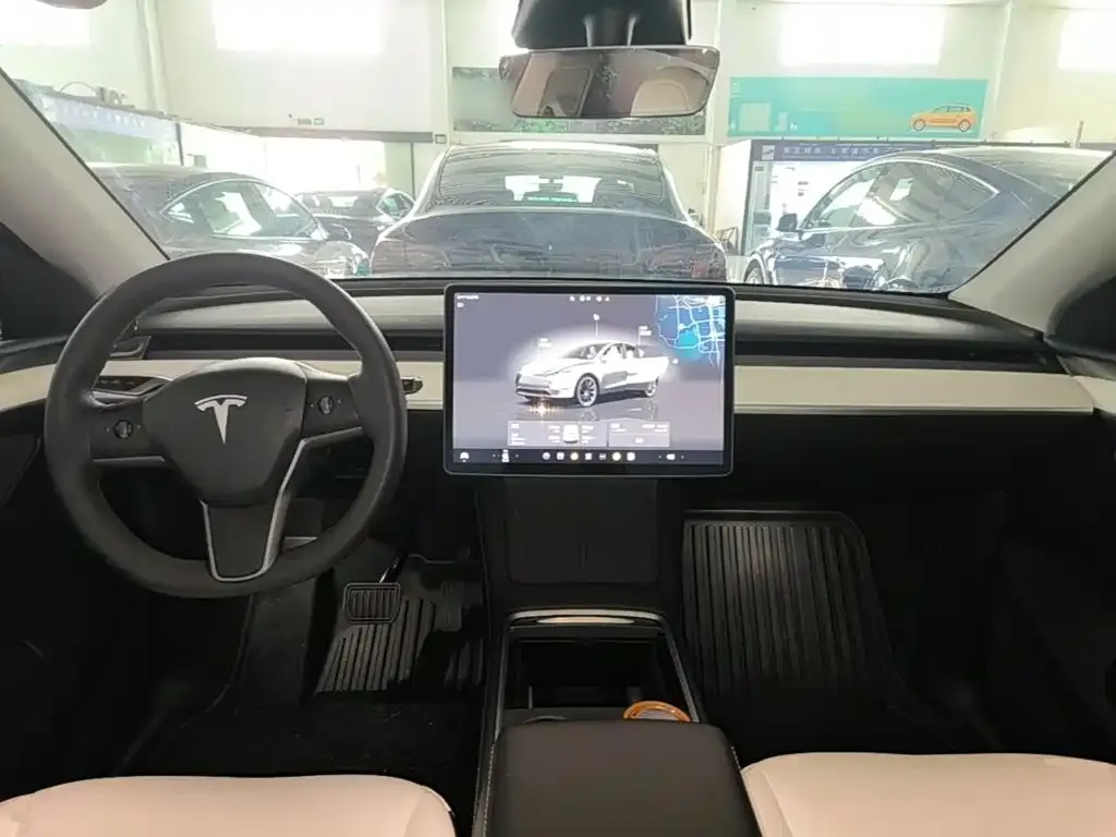 Tesla Model Y — фото 2