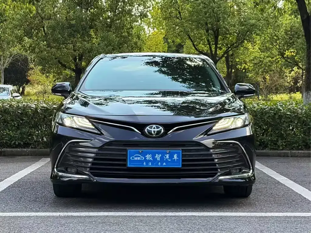 Toyota Camry — фото 10