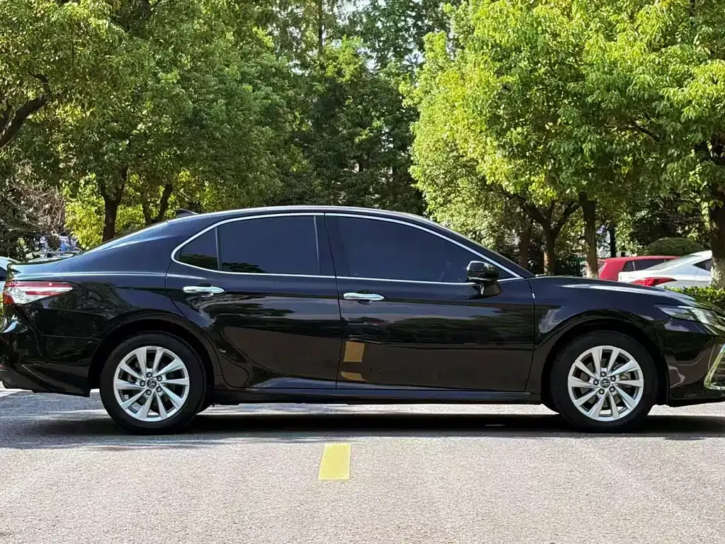 Toyota Camry — фото 6
