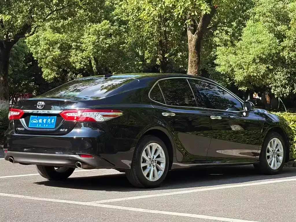 Toyota Camry — фото 4