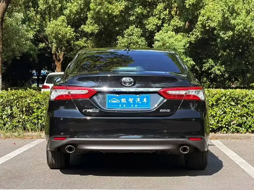 Toyota Camry — фото 7