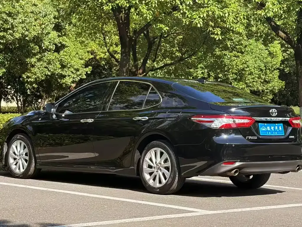 Toyota Camry — фото 3