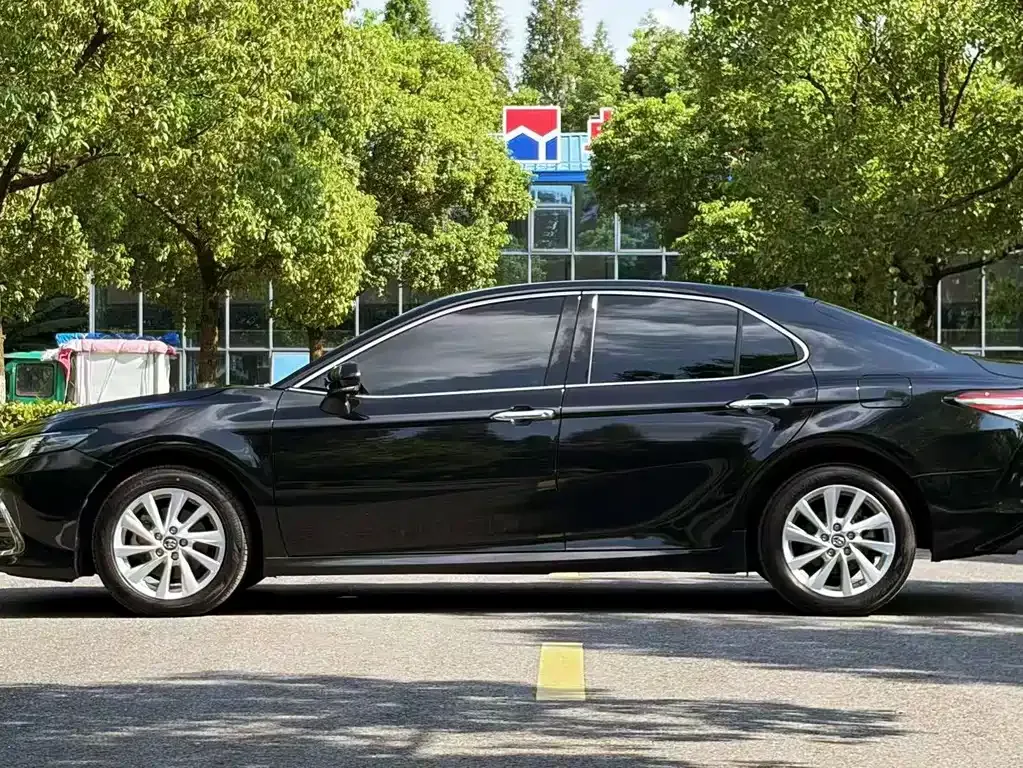 Toyota Camry — фото 9
