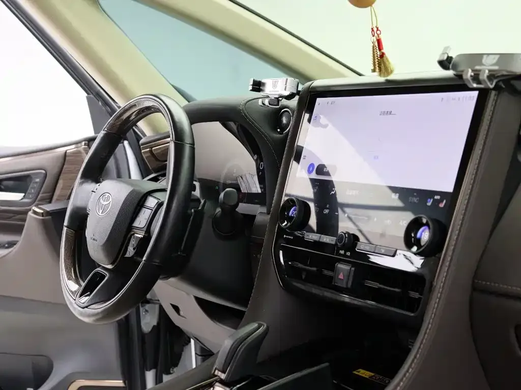 Toyota Alphard — фото 8