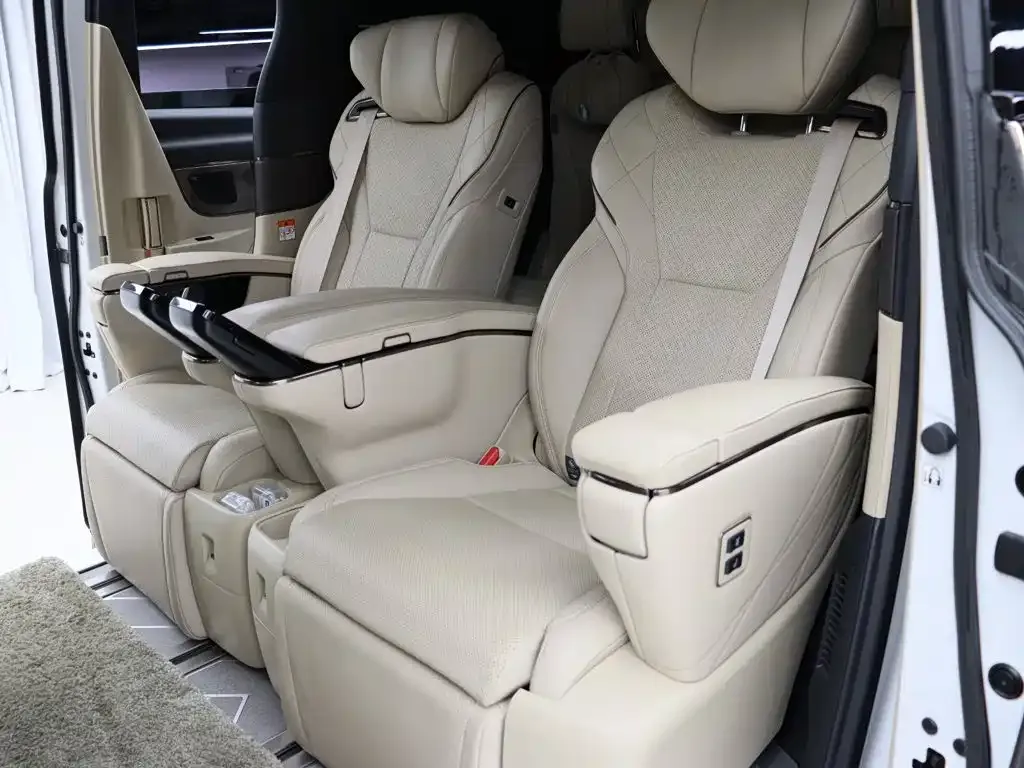 Toyota Alphard — фото 6