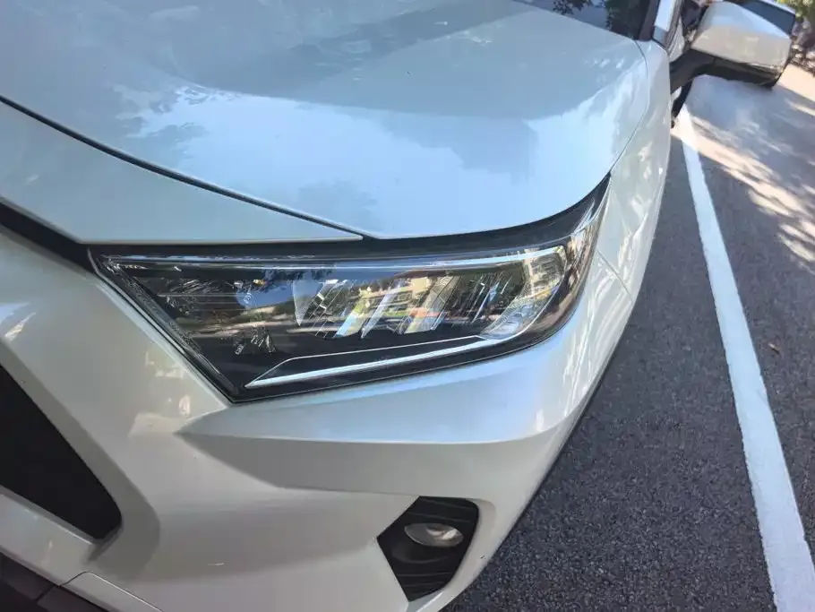 Toyota RAV4 — фото 3