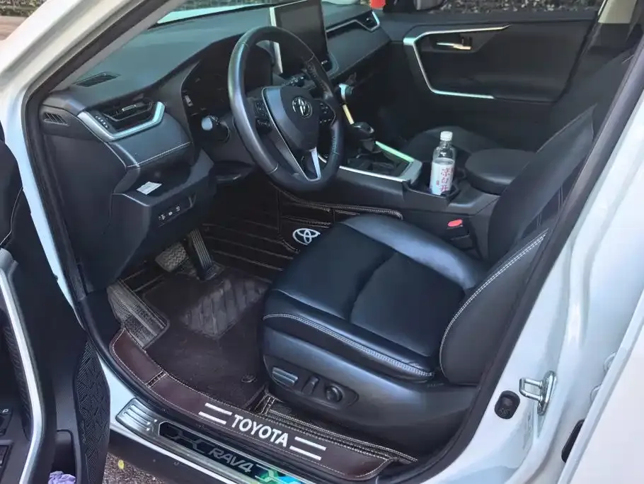 Toyota RAV4 — фото 9