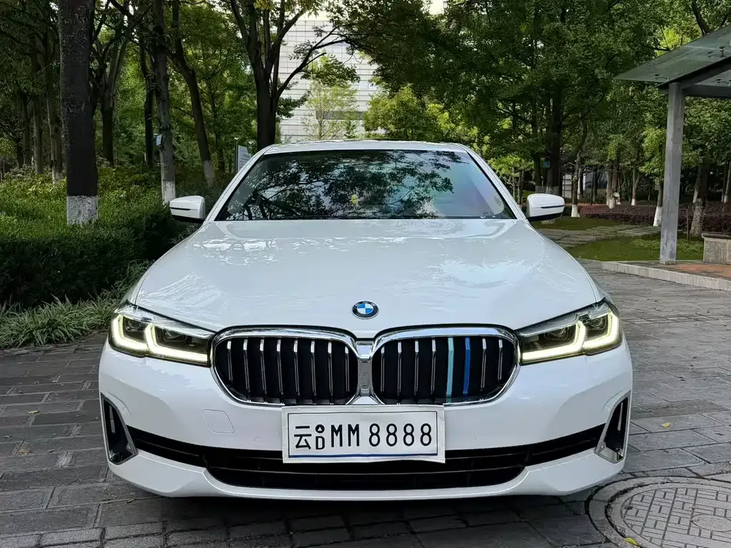 BMW 5 Series — фото 1