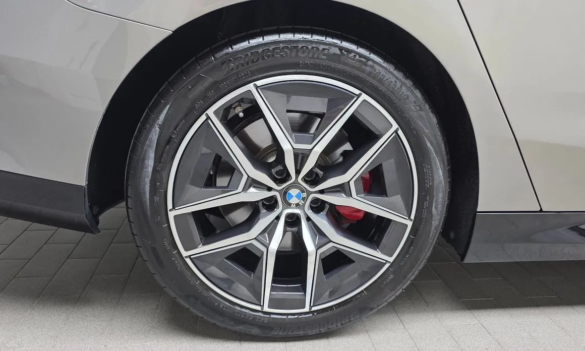 BMW 5-Series — фото 8