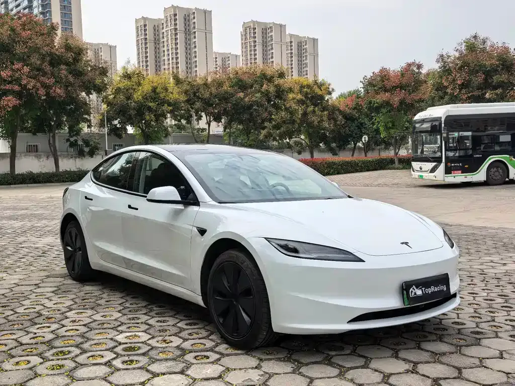 Tesla Model 3 — фото 4