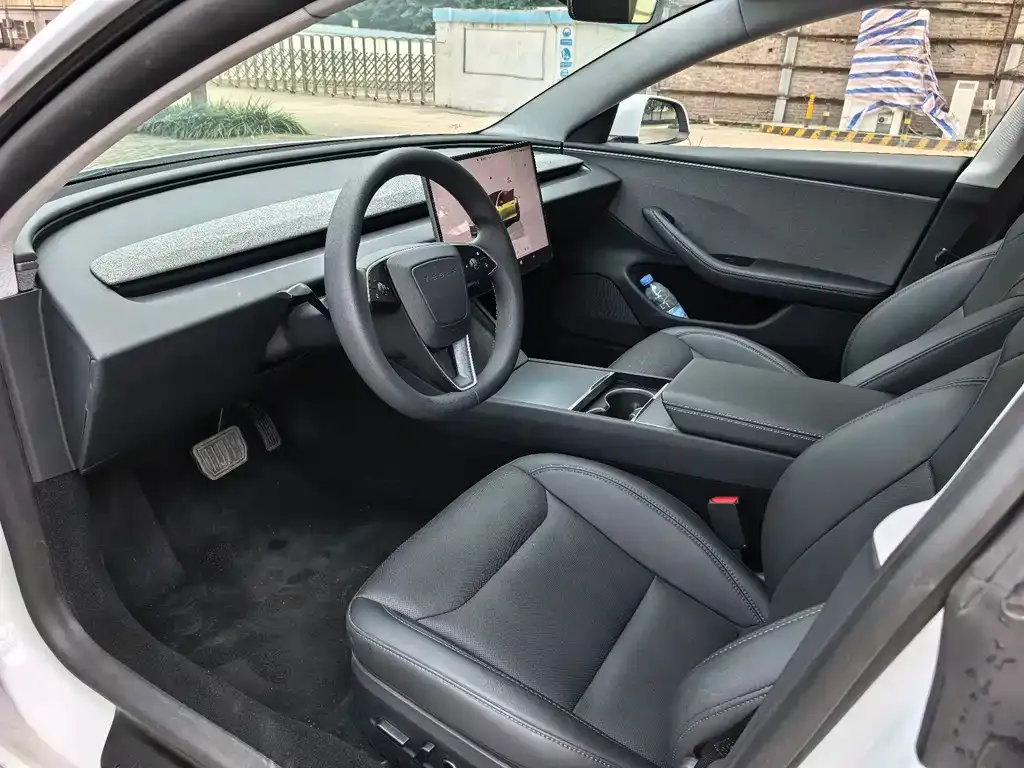 Tesla Model 3 — фото 2