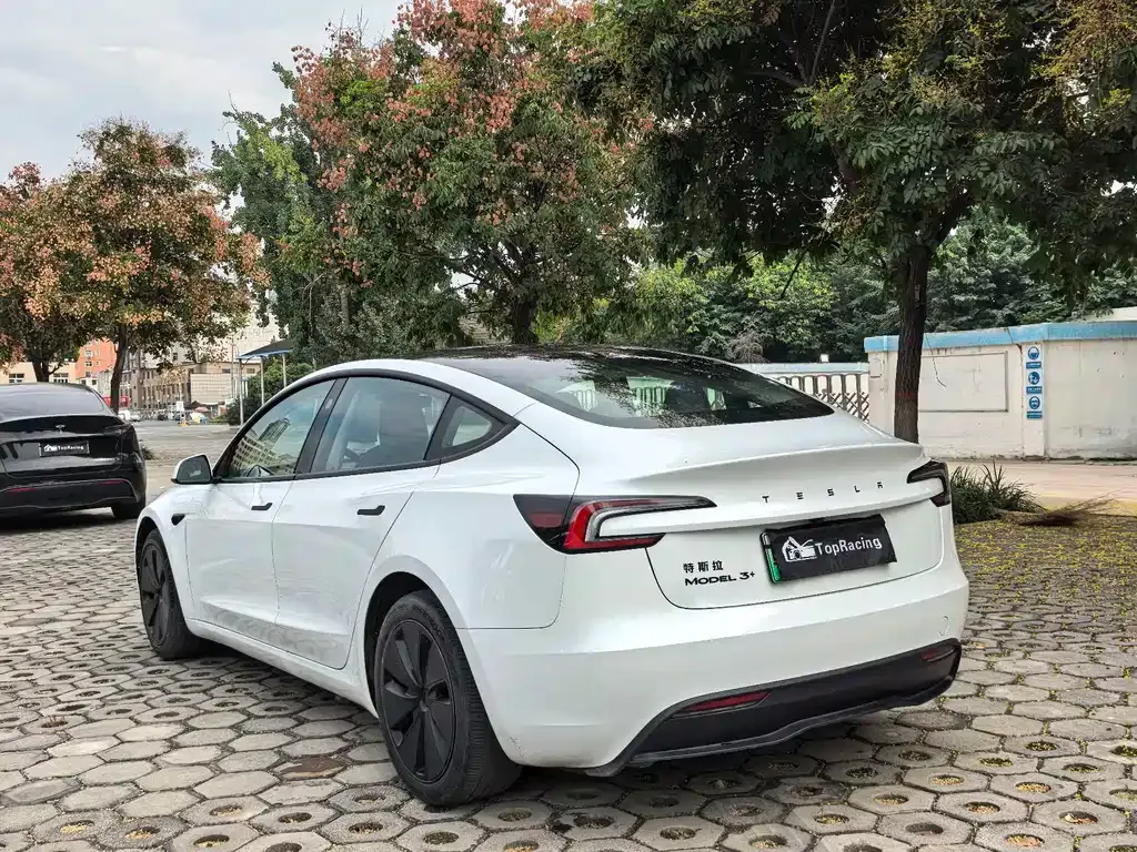 Tesla Model 3 — фото 8