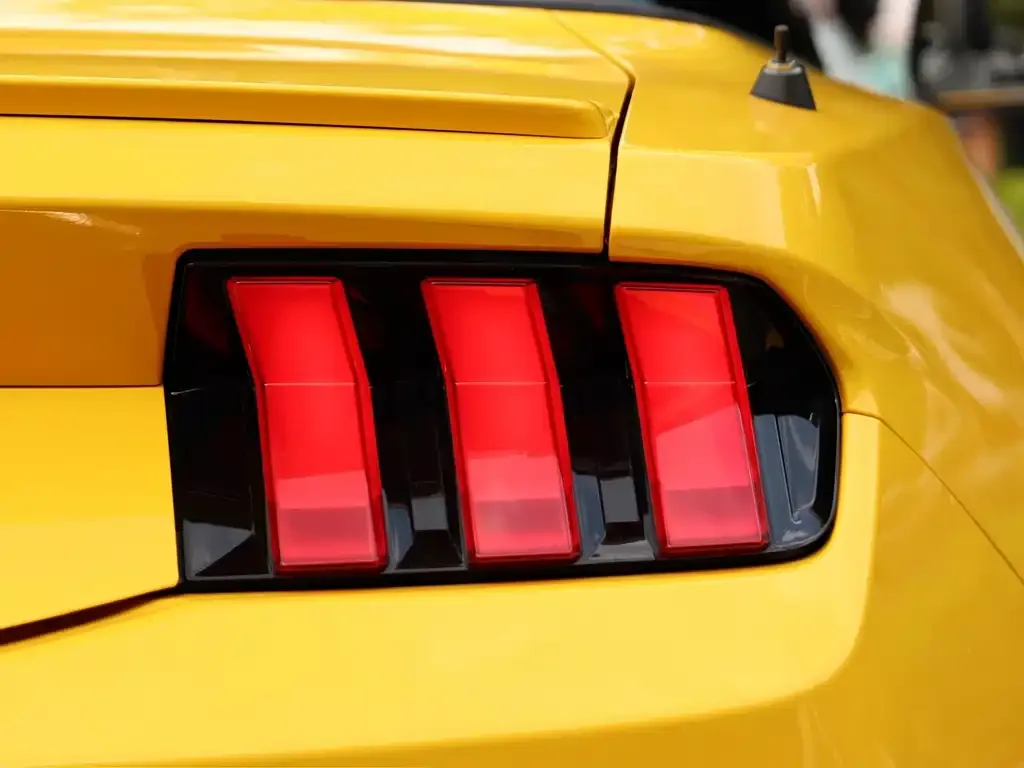 Ford Mustang — фото 4