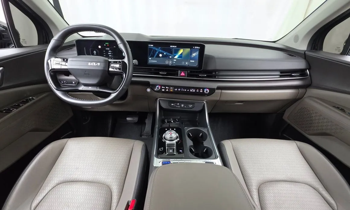 Kia Carnival — фото 10