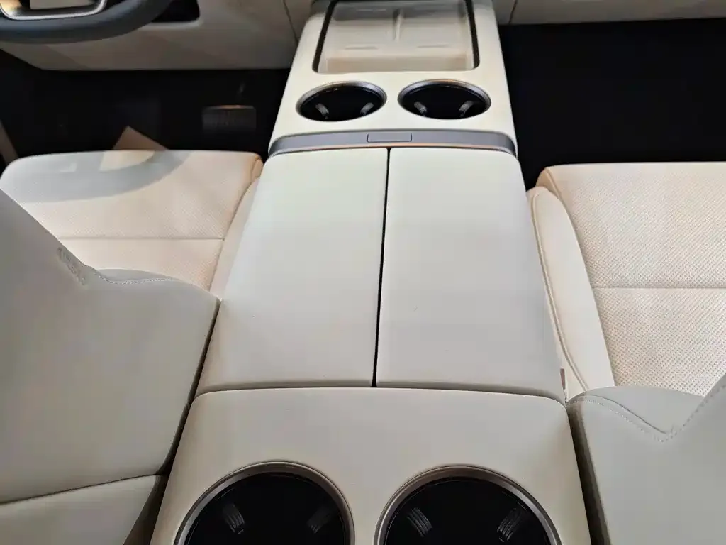 Li Auto MEGA — фото 4