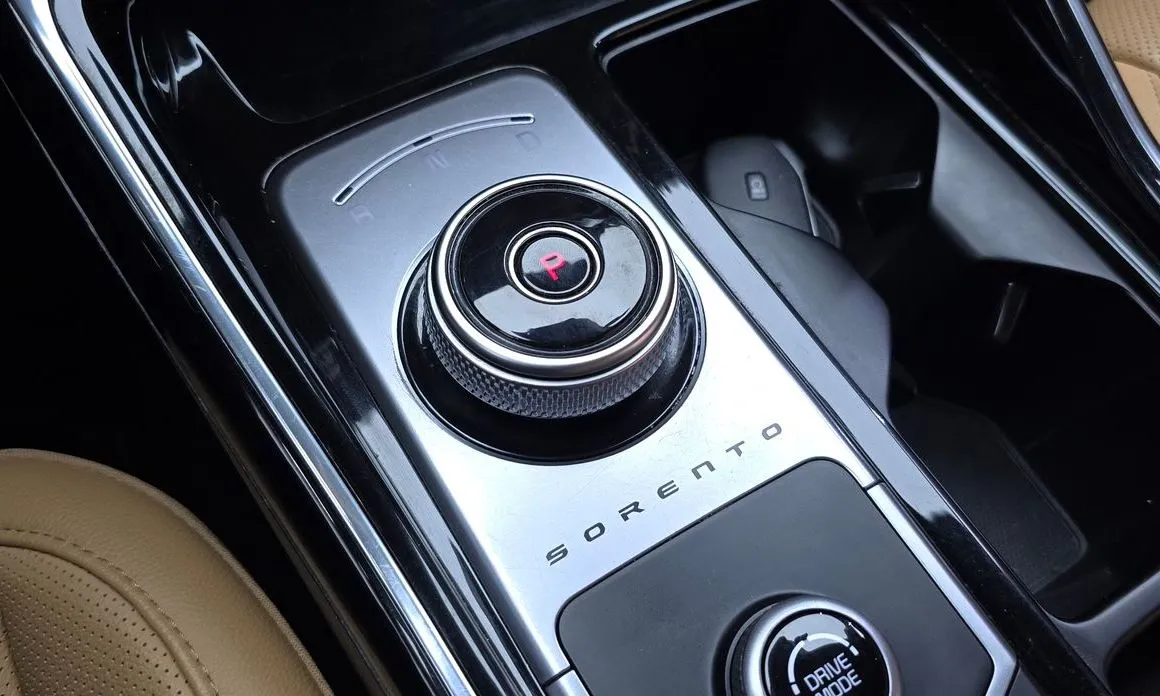 Kia Sorento — фото 8