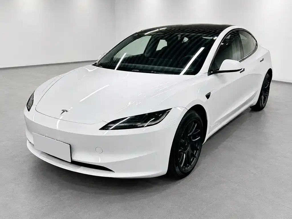 Tesla Model 3 — фото 1