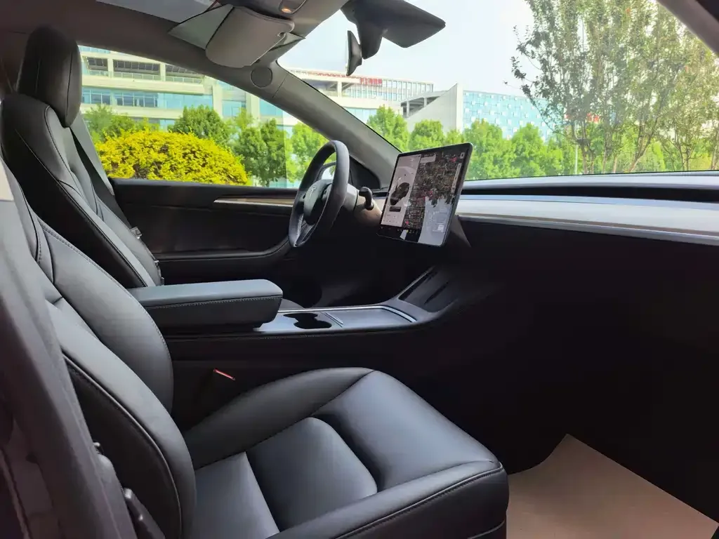 Tesla Model Y — фото 8