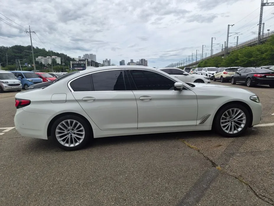 BMW 5-Series — фото 10