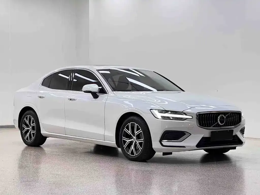 Volvo S60 — фото 5