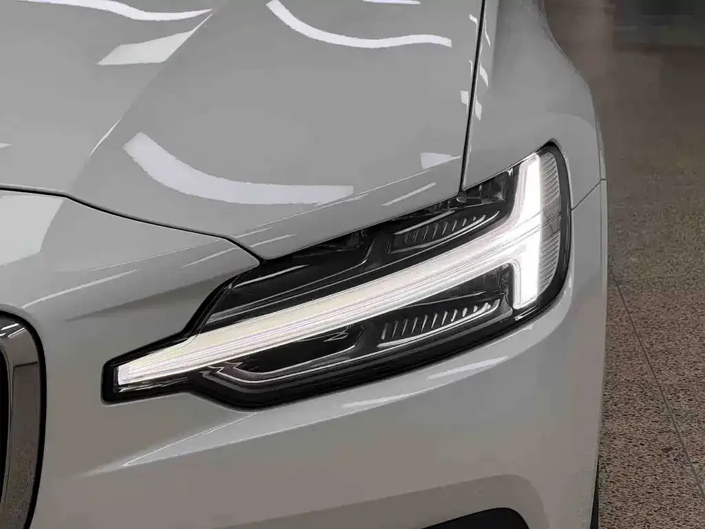 Volvo S60 — фото 10