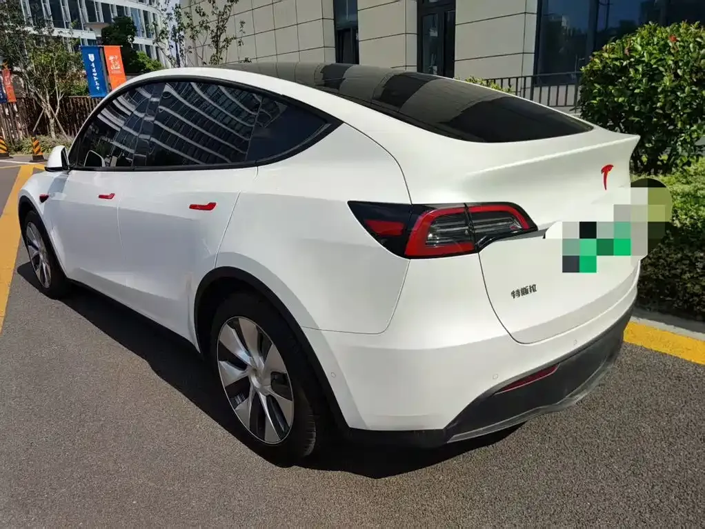 Tesla Model Y — фото 6